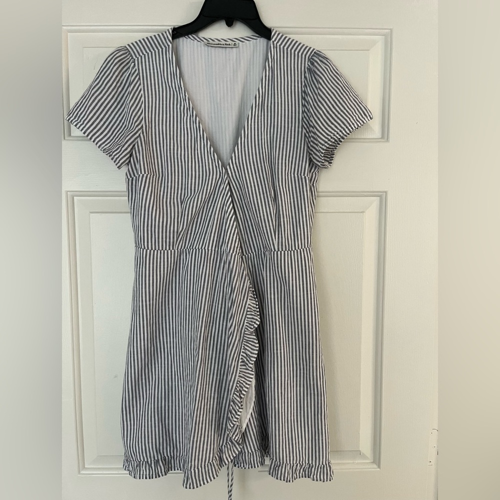 Abercrombie & Fitch Short-Sleeve Ruffle Wrap Mini Dress Striped